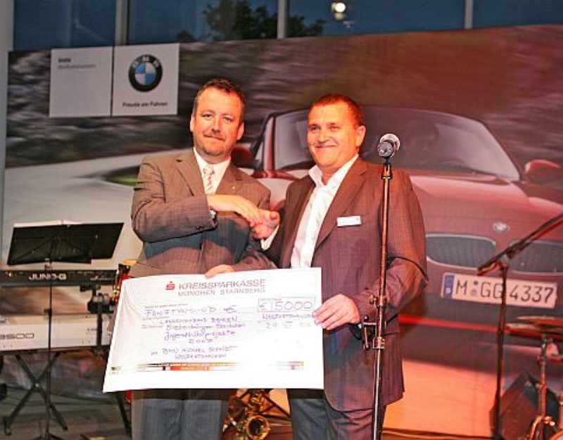 Scheckbergabe von BMW-Unternehmer Michael ...