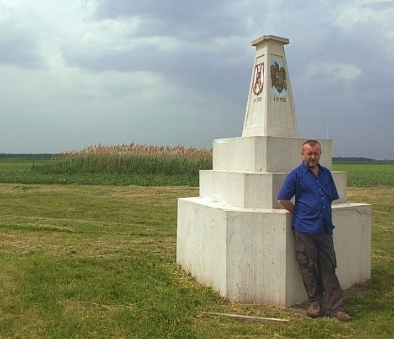 Obelisk bei Altbeba im Dreilndereck Rumnien, ...