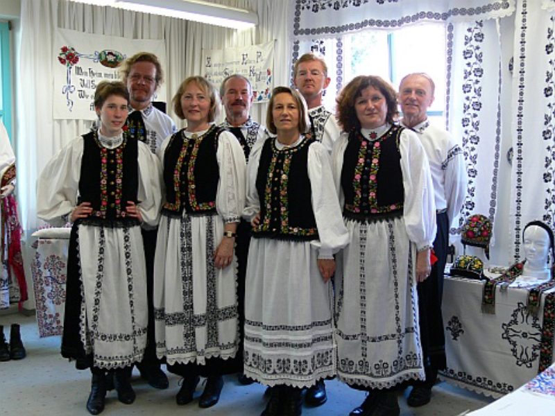 Tanzgruppe beim Rottendorfer Dorffest in der ...