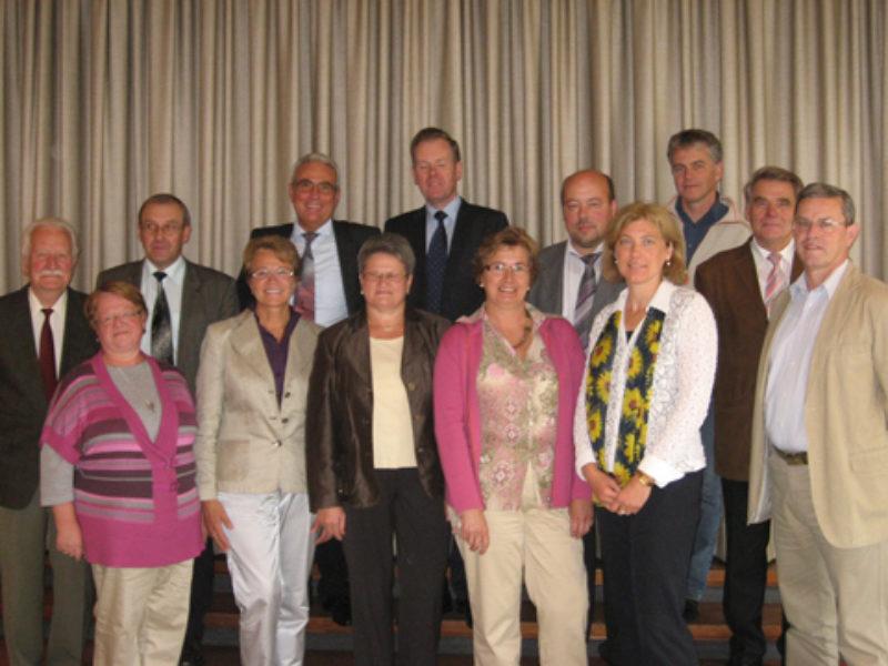 Neuer Vorstand in Bielefeld, hinten, von links: ...
