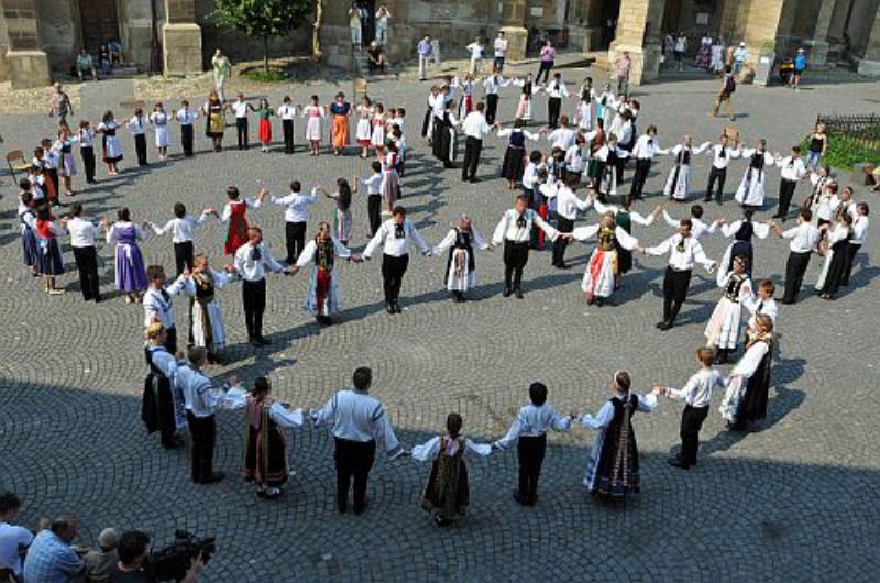 Die Biberacher Tanzgruppen tanzten am 18. Juni ...