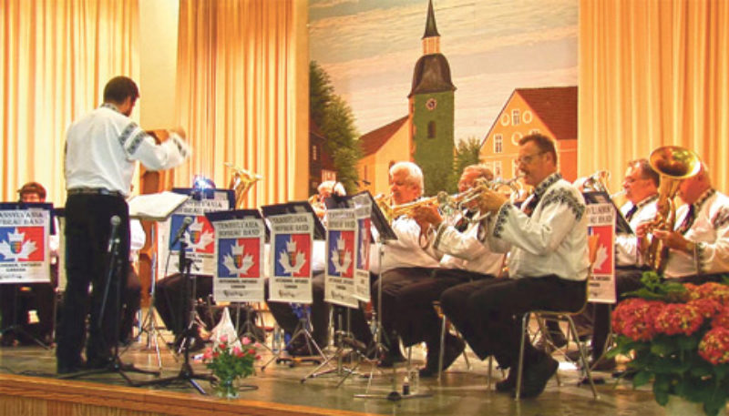 Die Transylvania Hofbru Band aus Kitchener ...