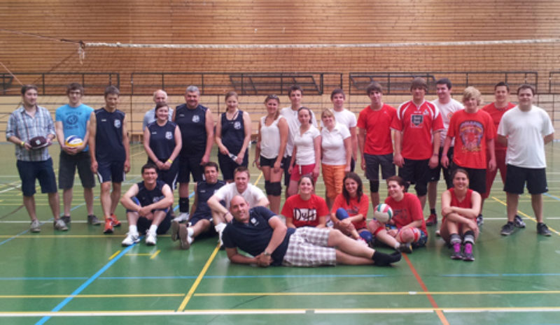 Teilnehmer des Volleyballturniers am Heimattag ...