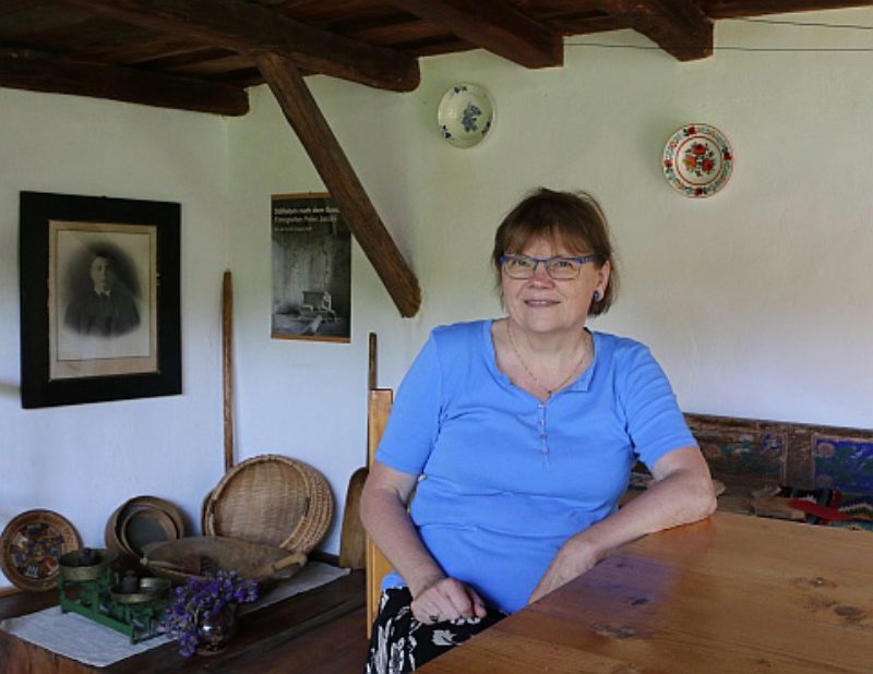 Karin Gndisch in ihrem Michelsberger Sommerhaus, ...