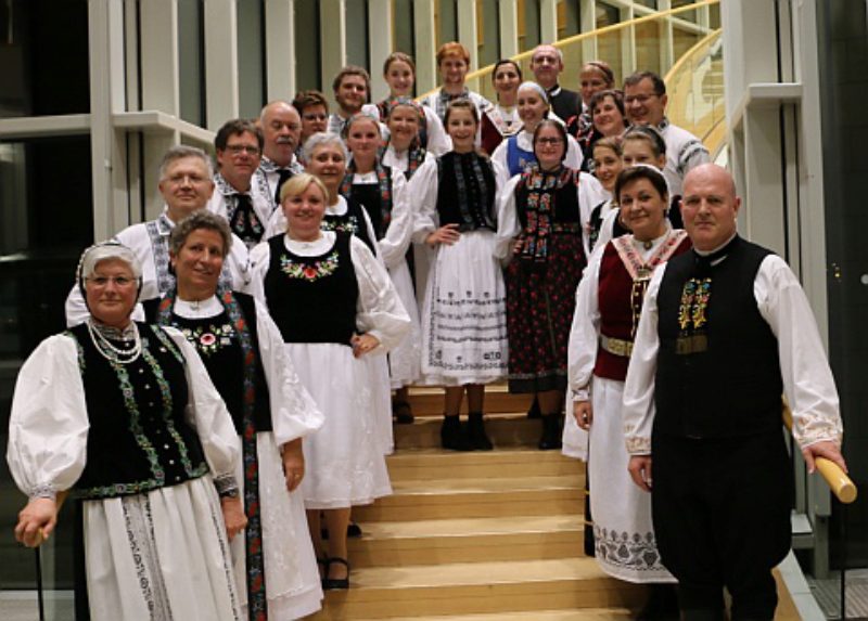 Die siebenbrgisch-schsischen Tanzgruppen aus ...