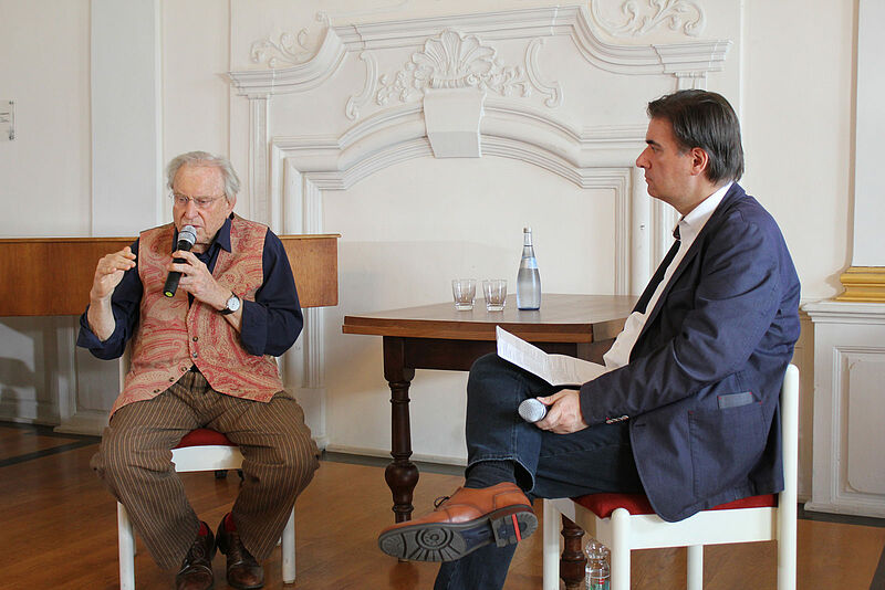 Peter Jacobi (links) spricht mit Dr. Markus Lrz ...