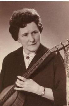 Die Volkssngerin und Liederkomponistin Grete Lienert-Zultner (1906-1989).