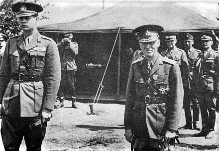 Knig Michael I. (links) und General Ion Antonescu an der Front in Bessarabien.