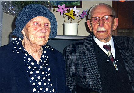 Der lteste Siebenbrger Sachse der Welt, Michael Nikolaus (104), und seine Frau Katharina (97) sind seit 80 Jahren glcklich verheiratet.