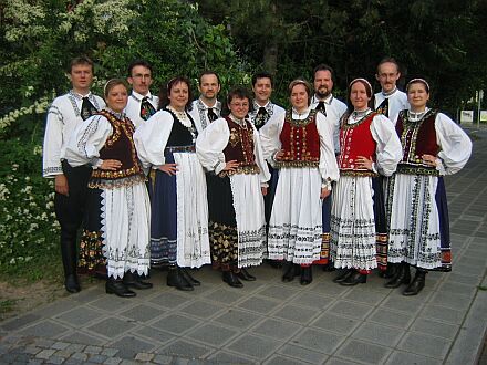 Nrnberger Tanzgruppe nach erfolgreichem Auftritt. Foto: Horst Gbbel