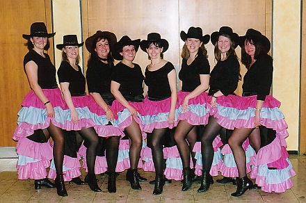 Die Western-Ladies der siebenbrgischen Line-Dance-Truppe in Nrnberg. Foto: Horst Penteker