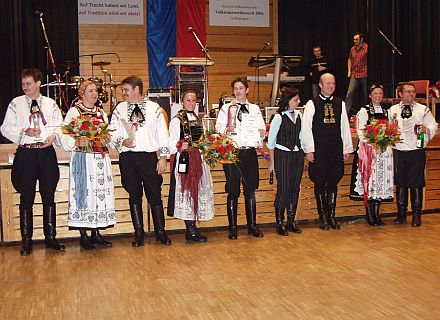 Die Siegerehrung bernahmen die stellvertretende Bundesjugendleiterin Ingwelde Juchum (4. von rechts) und Bundesjugendleiter Rainer Lehni (3. von rechts). Foto: Doris Roth