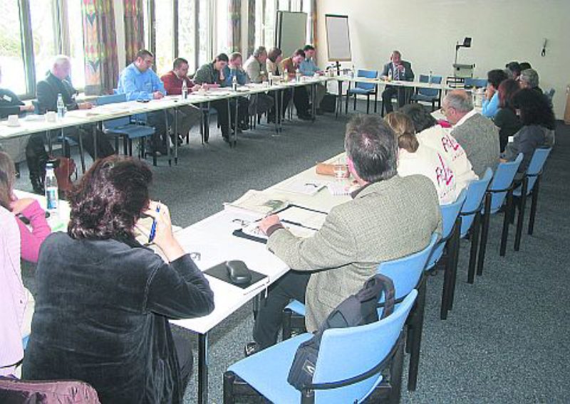 Gespannte Arbeitsatmosph�re: Hannes Schuster ...