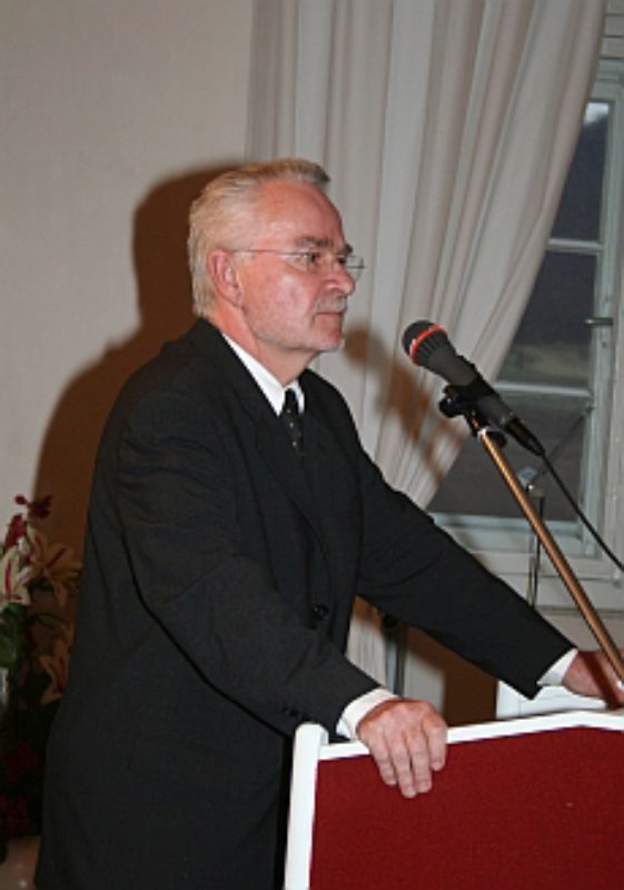 Archivdirektor Dr. Helmut Baier w�hrend seines ...