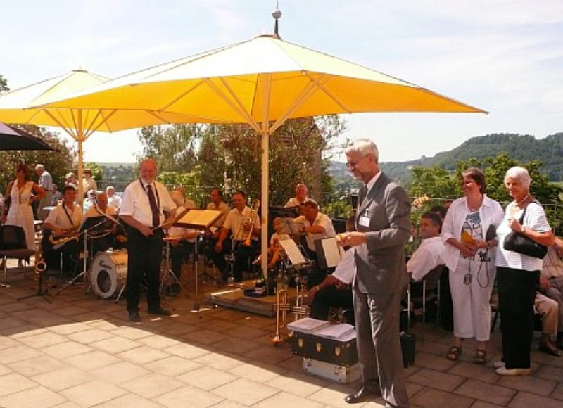 Berndt Sch�tz begr��t seitens des Hilfsvereines ...