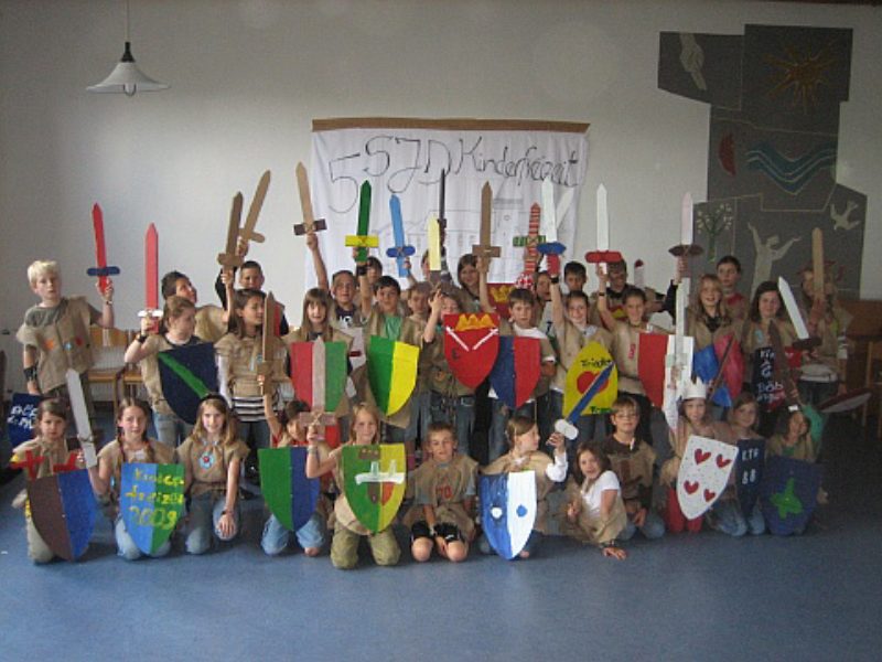 Die Kinder nach dem gro�en Abschlussprogramm am ...