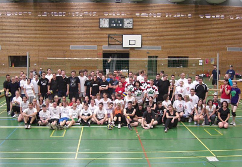 Das Hallenvolleyballturnier in Dinkelsb�hl w�chst ...
