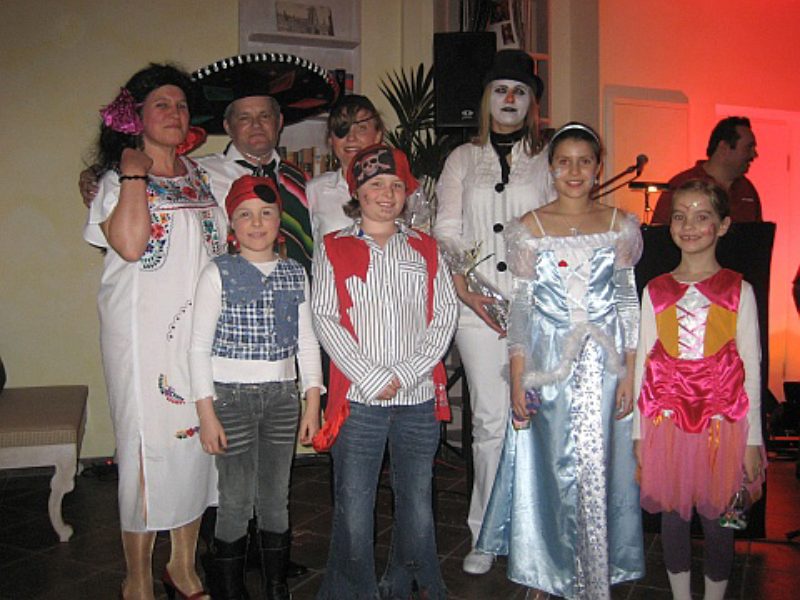 Die \"sch�nsten Masken\" beim Faschingsball am ...