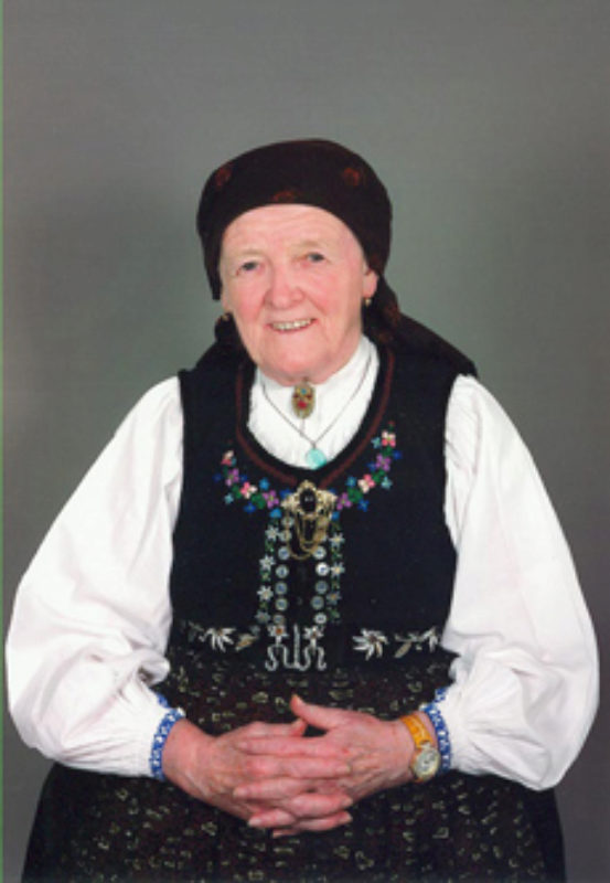 Maria Gierlich-Gr�f in Gro�scheuerner Tracht, ...