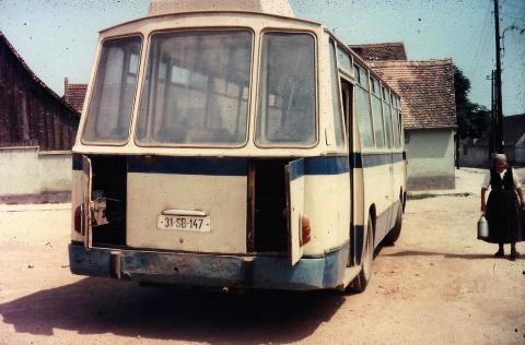Ein alter "Autobus" in Neppendorf in ...