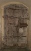 Die Tr des westseitigen Eingangs. Ein Werk aus dem Mittelalter mit besonders schnen Trbeschlgen.