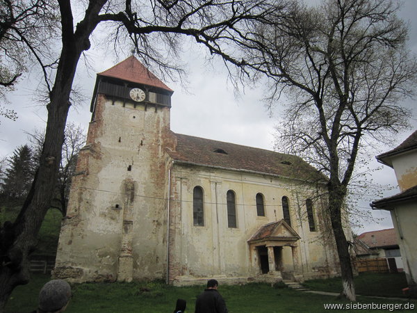 Ev. Kirche Hahnbach 2014 Kirchhof