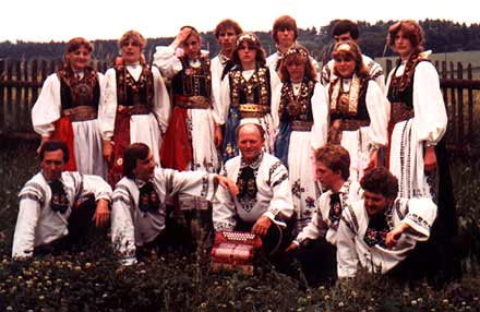 Tanzgruppe beim Waldfest 1981 ...