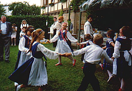 Die Kindertanzgruppe beim Peter- und ...