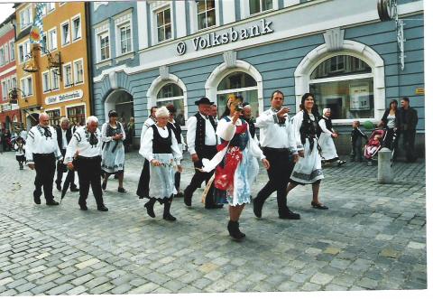 Bunter Trachtenaufmarsch in Vilshofen a.d.Donau. ...