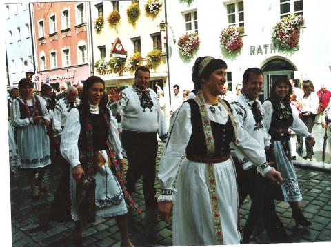 Trachtenaufmarsch von unseren jungen Leuten in ...