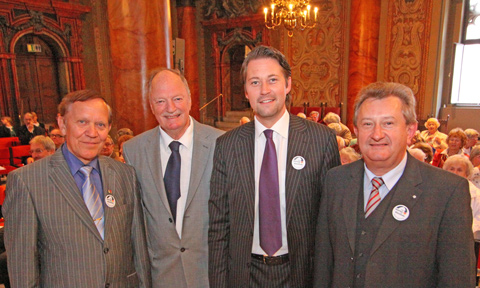 Vorsitzender-H.-Folberth-geehrt-mit-der-Goldenen ...