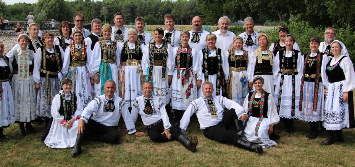    27.06.2020:  Volkstanzgruppe - Kronenfest in ...