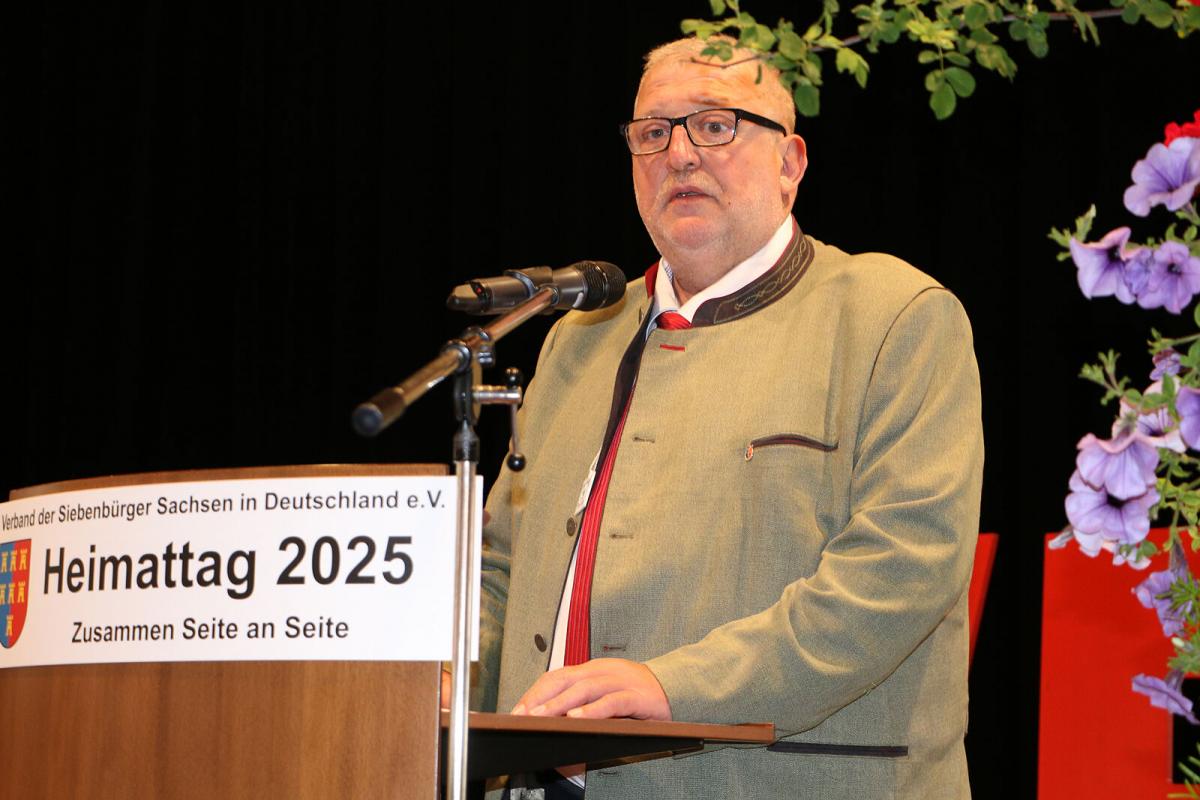  Manfred Binder hlt die Erffnungsrede zum 75. ...