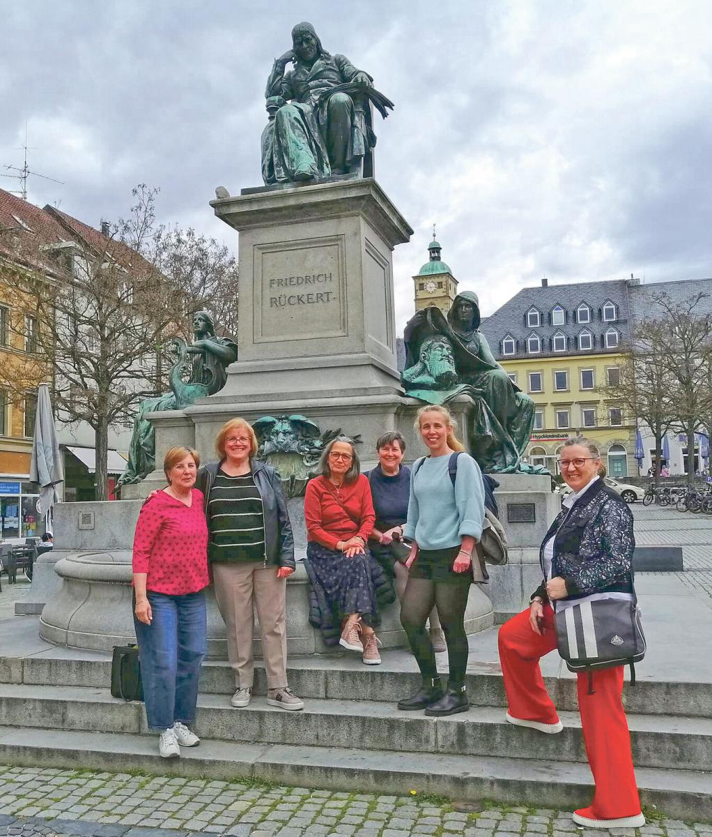  Die Kultur- und Frauenreferentinnen zu F��en ...
