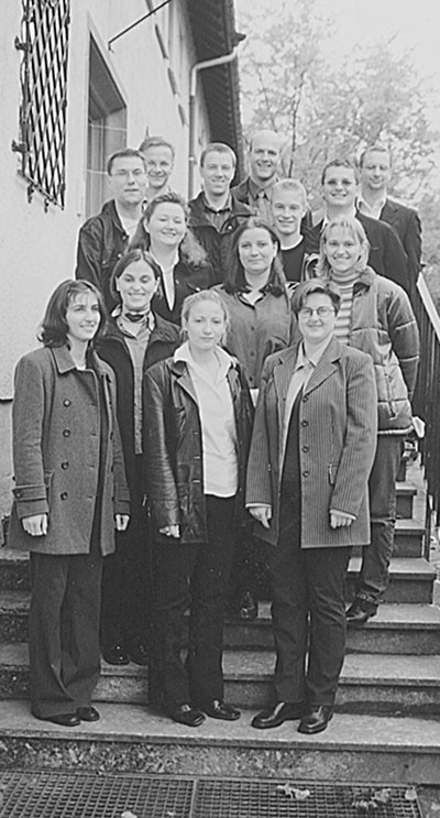 Die neue SJD-Bundesjugendleitung beim Jungsachsentag 2001 in Tbingen, erste Reihe von links: Astrid Sutoris, Astrid Kelp, Elise Eisenburger, Adelheid Hanek; zweite Reihe: Margot Wagner, Ines Grempels, Ulrike Hopprich, Jungenreihe: Toni-Ernst Pieldner, Helmut Wenzel, Helmut Guist, Rainer Lehni, Elmar Wolff, Siegfried Schwarz, Thorsten Schuller. Foto: Ingwelde Juchum-Rausch