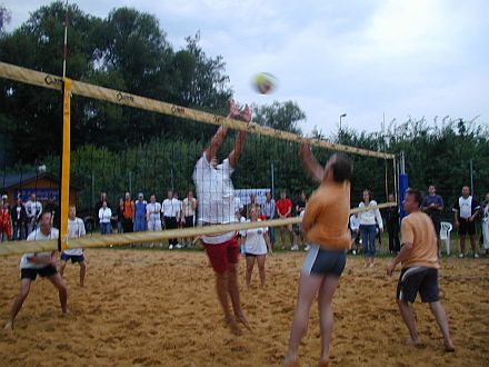 Endspiel beim 7. Aloha-He-Cup 2004 in Augsburg: Mnchner Raser gegen Ingolstdter Herrenbru. Foto: Robert Sonnleitner