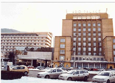 Das Aro-Hotel ist seit 1939 ein Wahrzeichen Kronstadts. Der neue Flgel wurde krzlich modernisiert und ist nun zu einem Fnf-Sterne-Hotel aufgestiegen.
