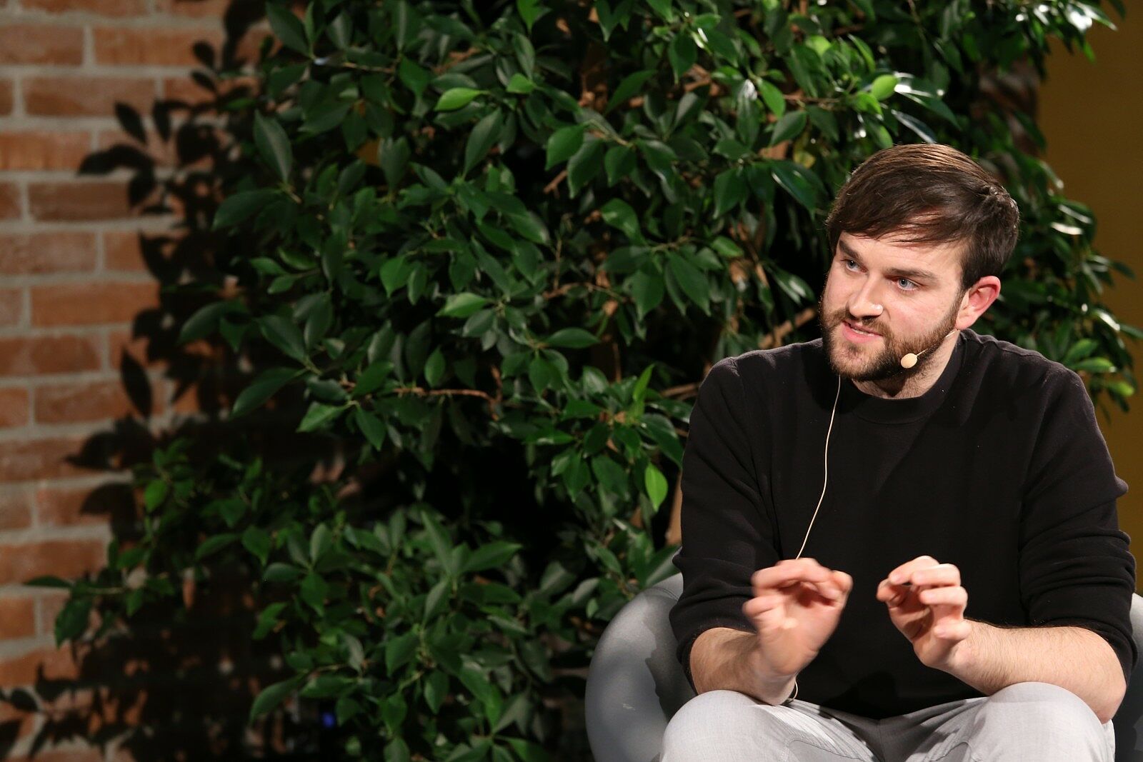 „wir gingen weil alle gingen.“: Der Schriftsteller Thomas Perle las in ...