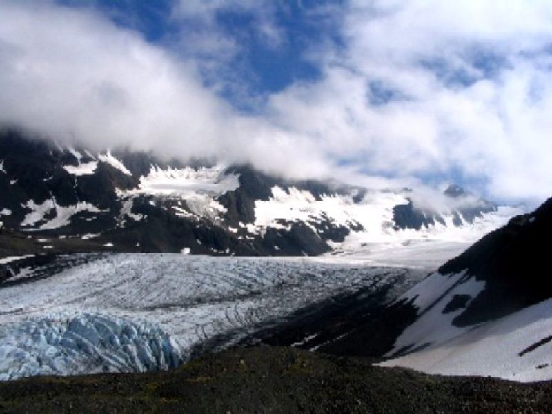 Der Raven Glacier ist ein Gletscher, der in einem ...