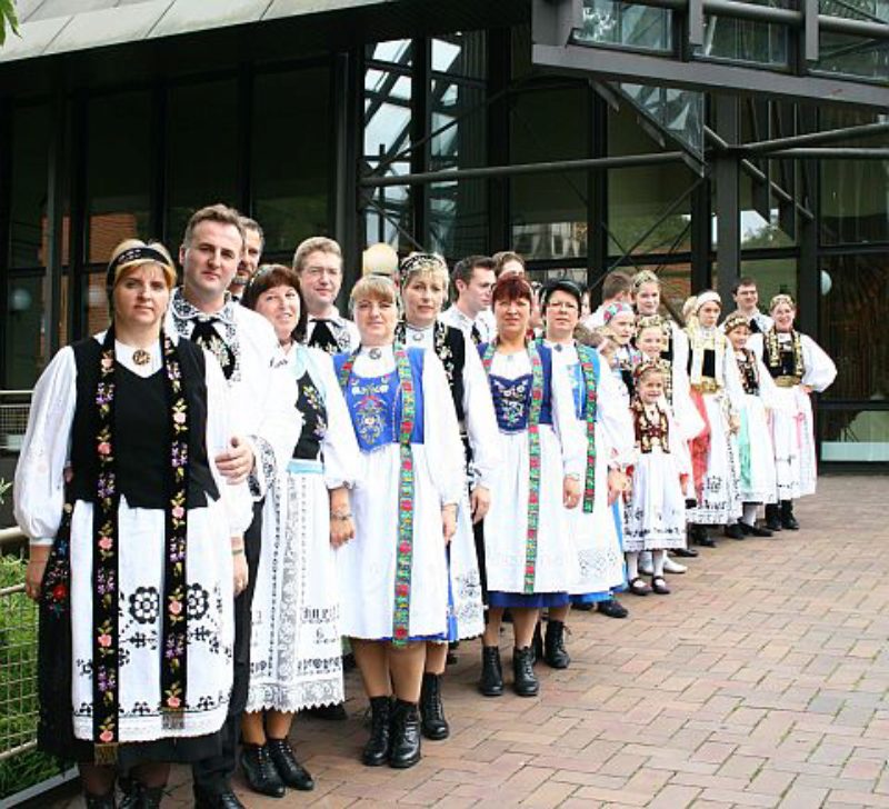 Die beiden Tanzgruppen Biberach und Bblingen ...