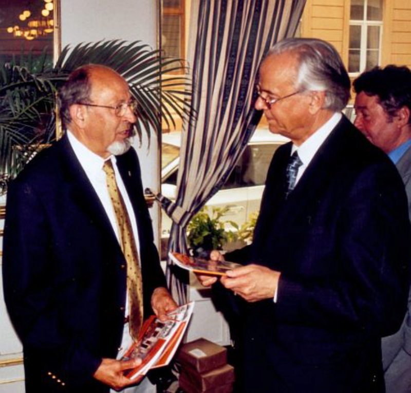 Bischof D. Dr. Christoph Klein (rechts) im ...