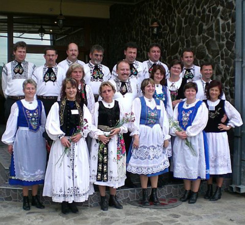 Nach Schburg gereist: die Volkstanzgruppe der ...