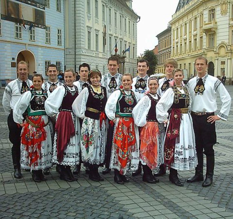 Die Jugendtanzgruppe Mnchen in Hermannstadt, der ...