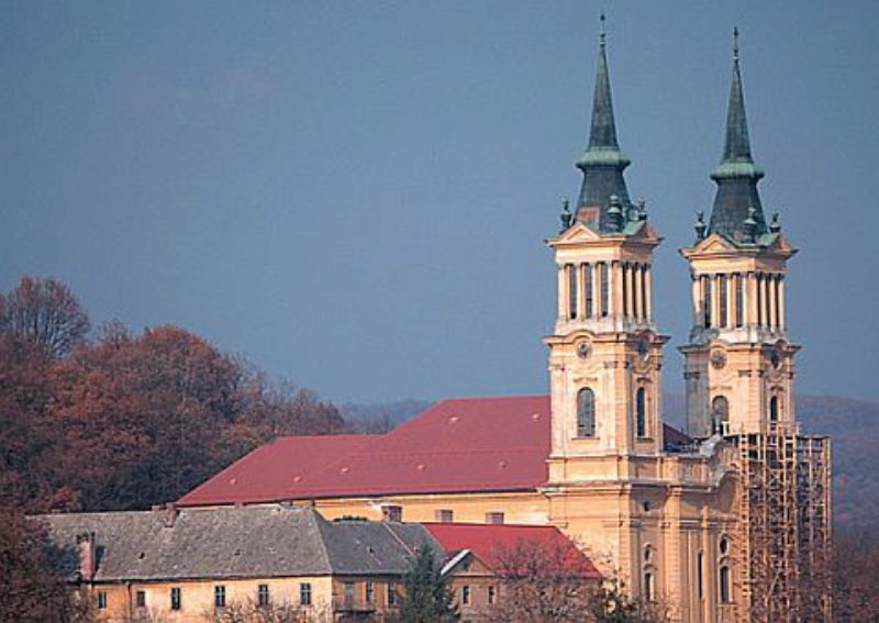 Die heutige Kirche wurde nach zwei ...