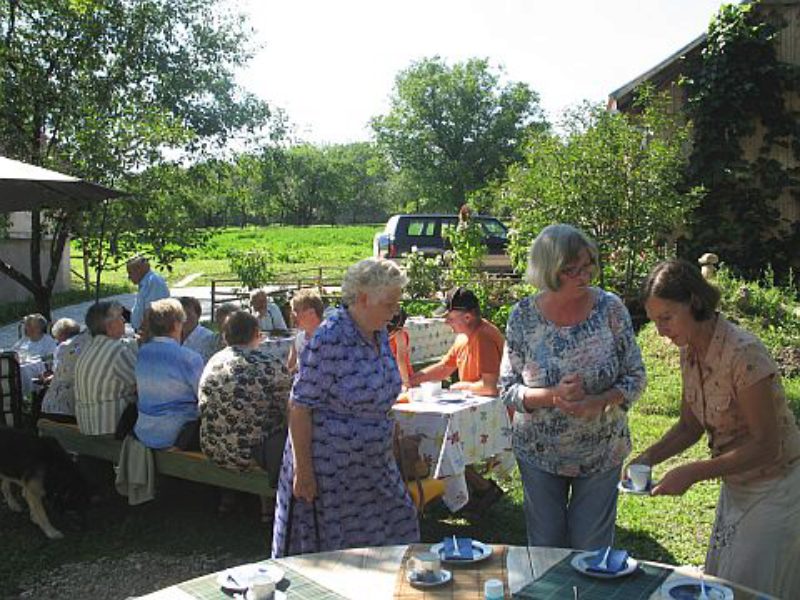 Die Gste wurden mit Kaffee und Kuchen verwhnt. ...