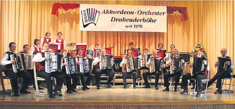 Das Akkordeon-Orchester Drabenderhhe spielte am ...
