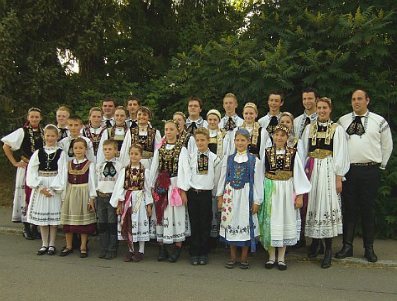 Die Kinder- und Jugendtanzgruppe Biberach stellte ...