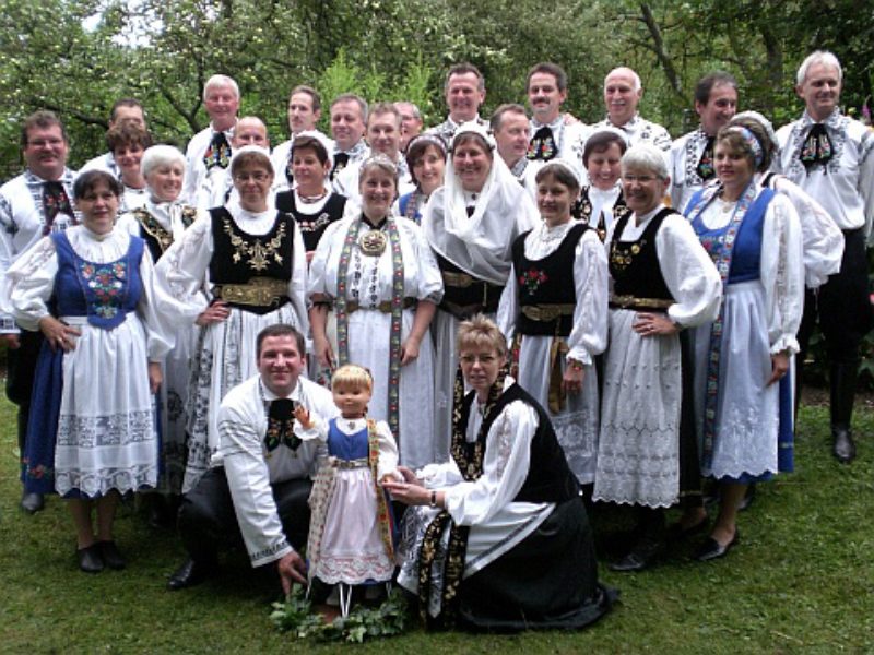 Die Tanzgruppen Regensburg und Herzogenaurach ...