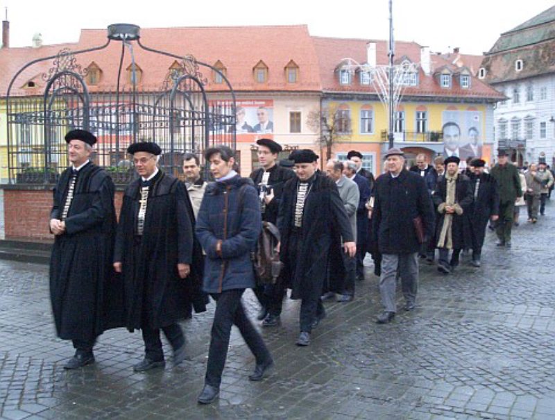 Vertreter aller Kirchenbezirke sowie einige ...