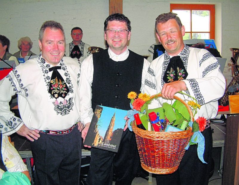 Vorsitzender Werner Kloos (rechts) begrte die ...